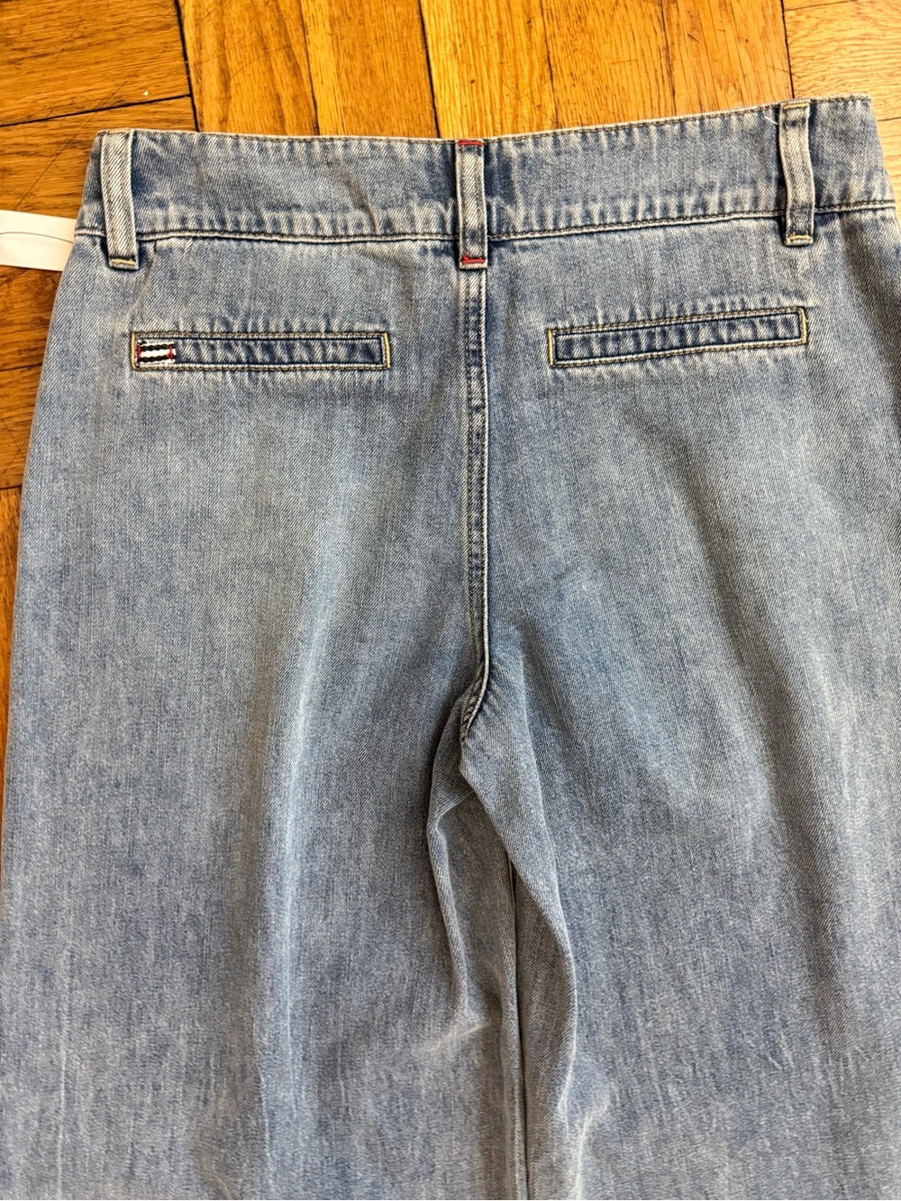 Alice and Olivia
Eric Low Rise Wide Leg Jeans in Sadie Light Vintage Blue - Picture 13 of 14